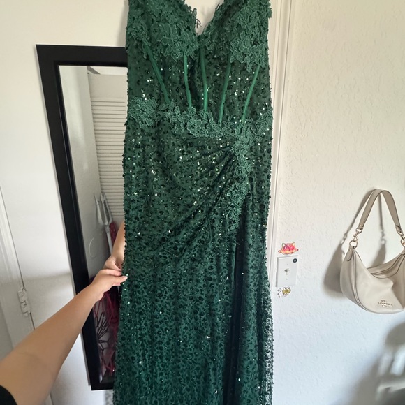 Elegant Green Sequin Evening Gown Prom Dress - Picture 4 of 5